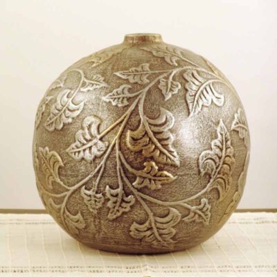 Vaso in ceramica disegni in rilievo